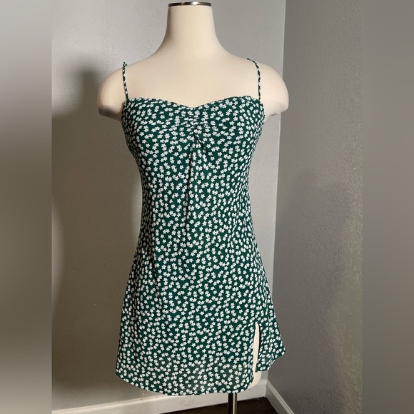 Princess Polly Dress with White Floral Design - Picture 2 of 4